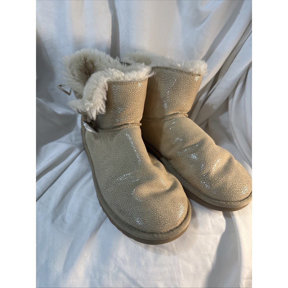 UGG Mini Bailey Button Bling Snow Boots Women's Size 8 Beige Sheepskin Fur Trim